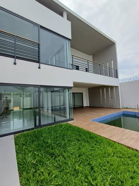 Magnifique Villa Duplex Nouvelle Construction avec Piscine et Jardin