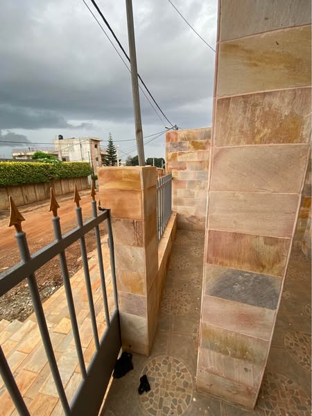 Boutique Sanitaire Avec Terrasse à Louer