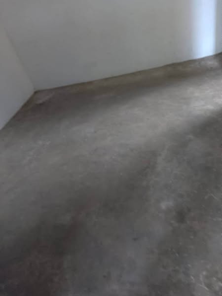 Boutique Propre et Large en Location