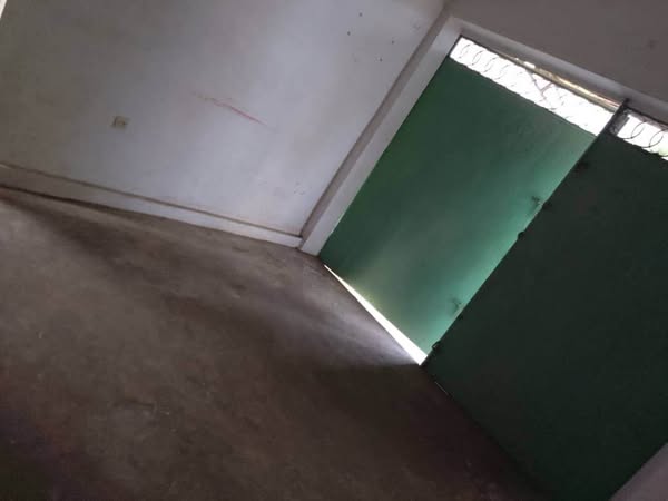 Boutique Propre et Large en Location