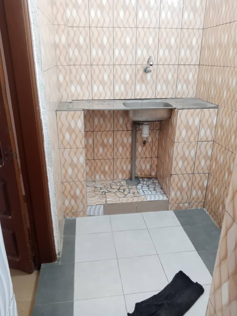 Chambre salon à louer à Agla