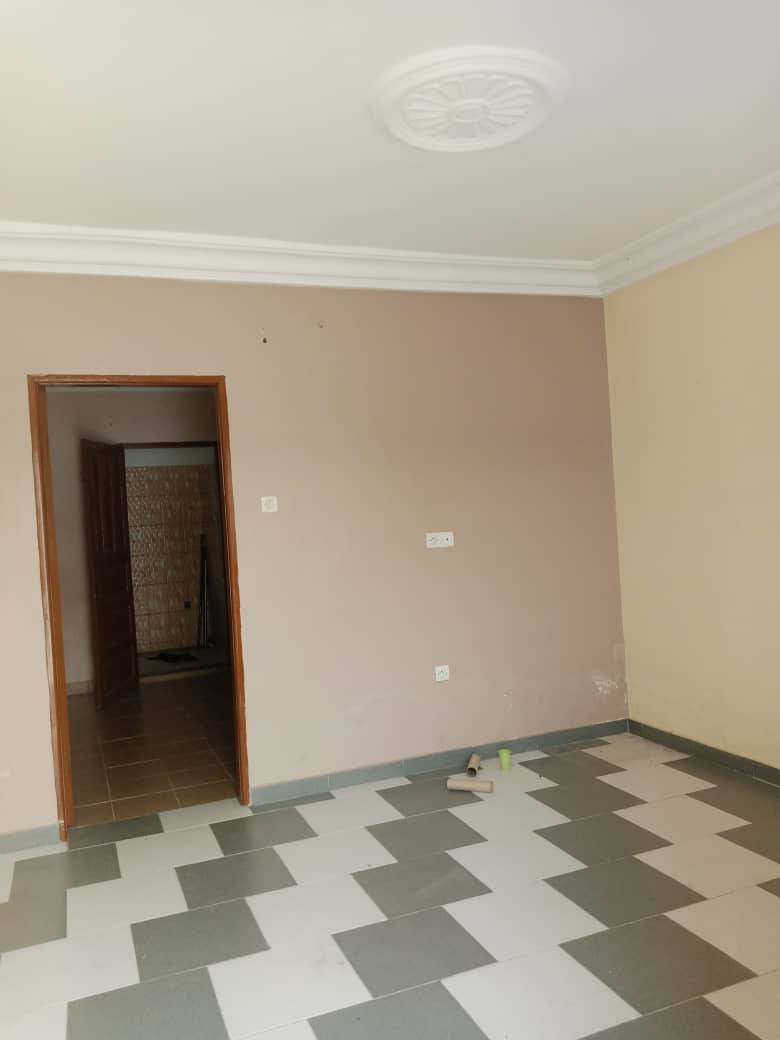 Chambre salon à louer à Agla