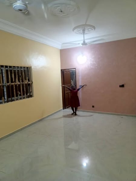 Appartement 2 Chambres, Salon Spacieux, Dressing