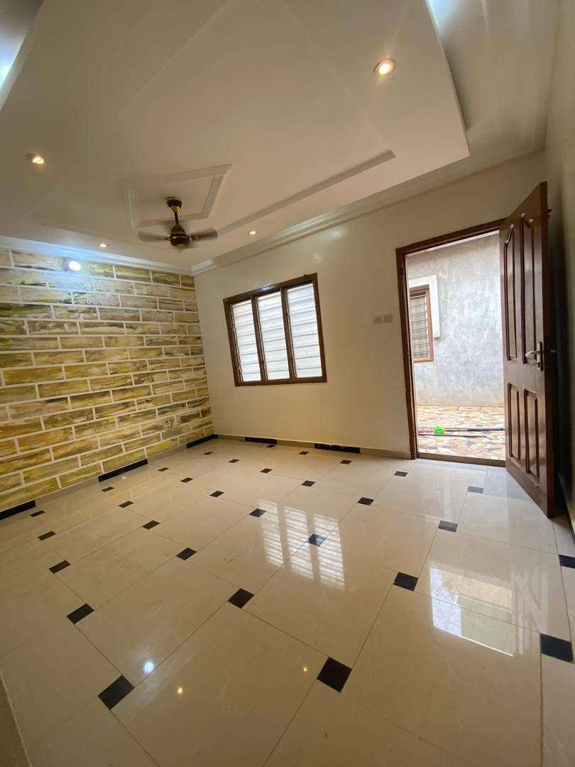 Une chambre salon à louer à Zopah