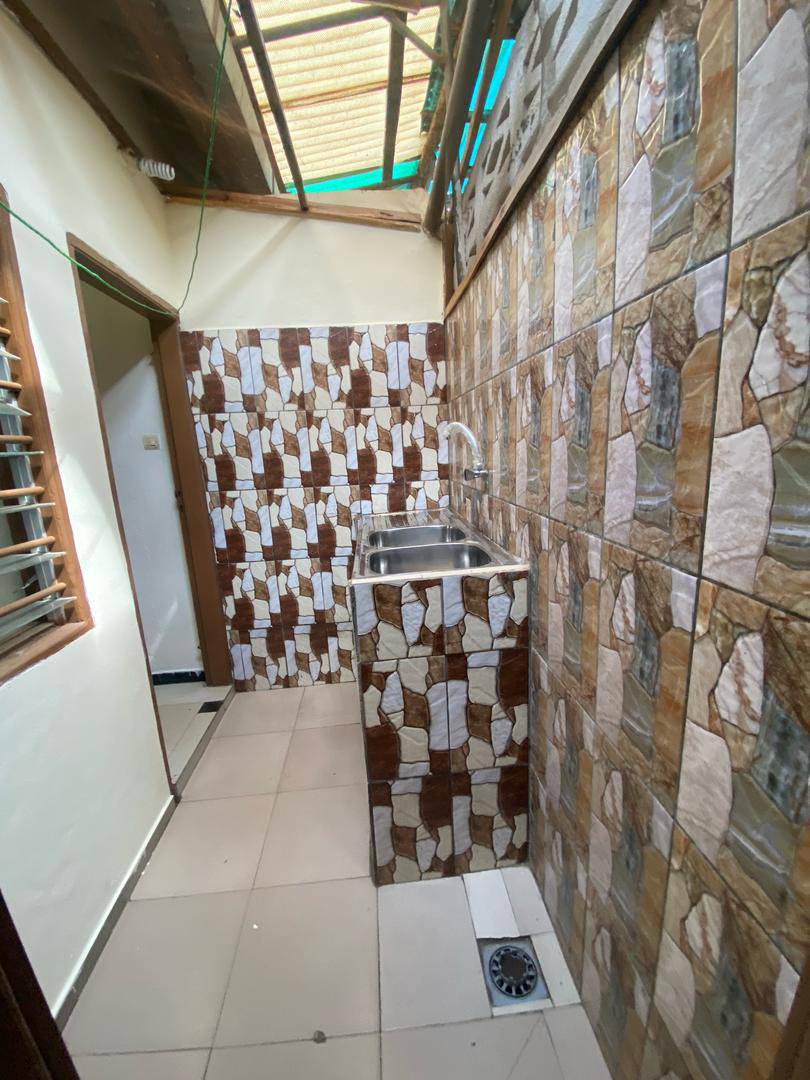 Une chambre salon à louer à Zopah