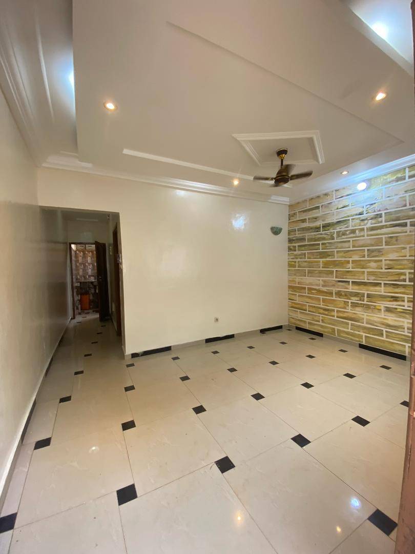 Une chambre salon à louer à Zopah