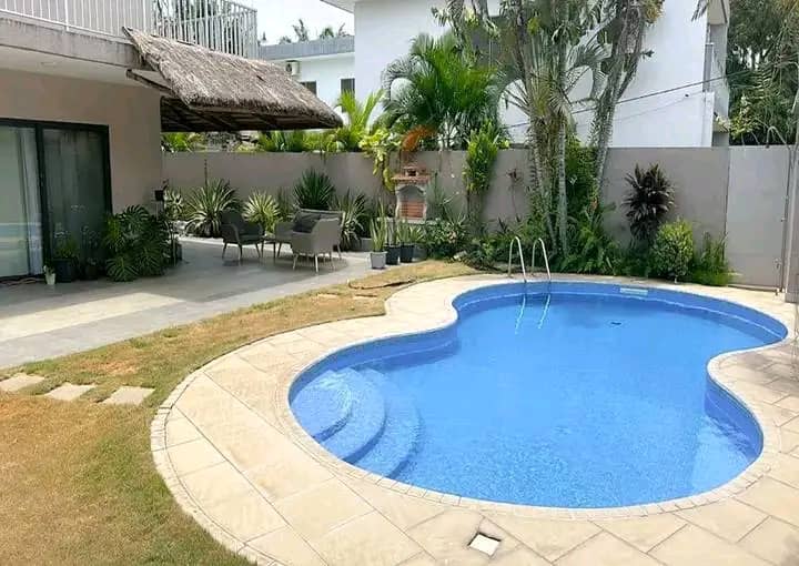 Villa duplex de luxe à vendre avec jardin et piscine