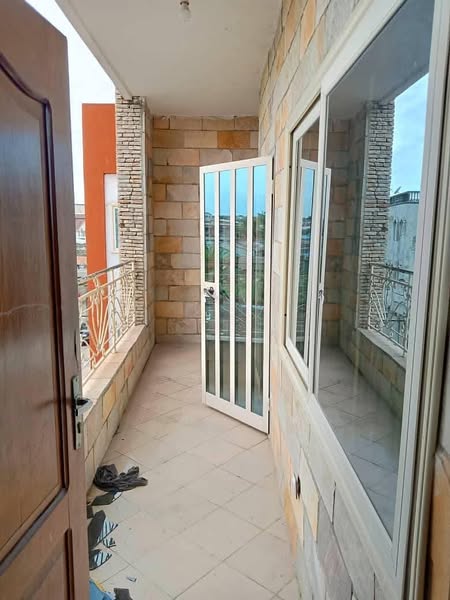 Maison Spacieuse Avec Balcon Et Accès Véhicule