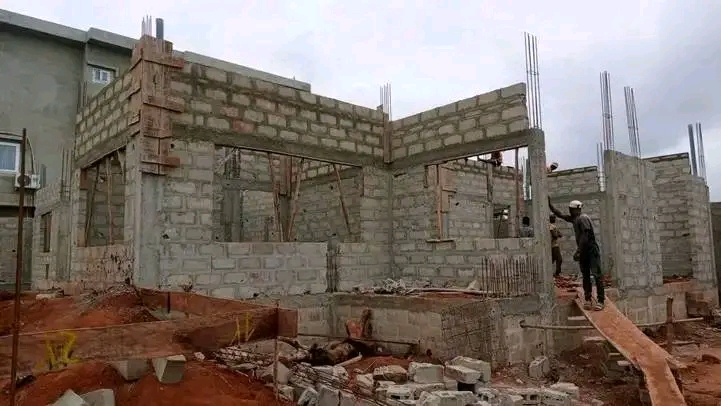 VILLA DE LUXE EN CHANTIER – CALAVI