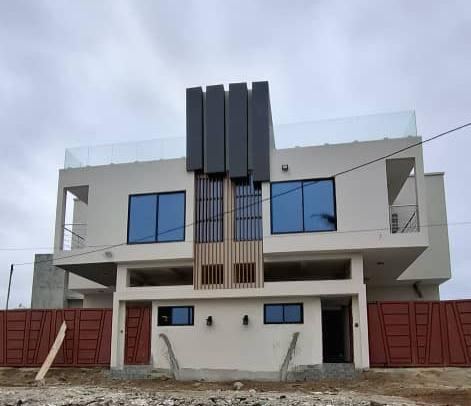 Villa moderne avec piscine à vendre