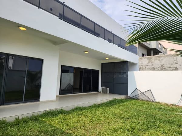 Appartement Confortable avec Jardin et Garage