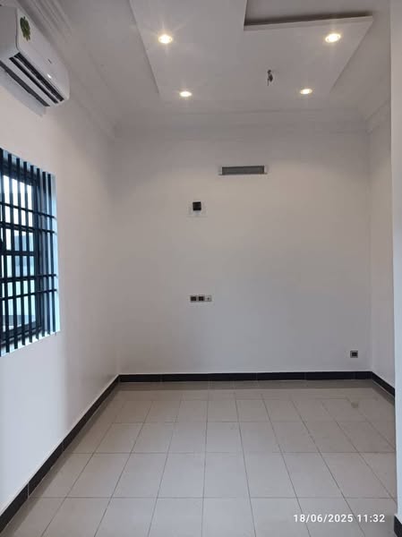 Salon Climatisé 3 Chambres 100 m²