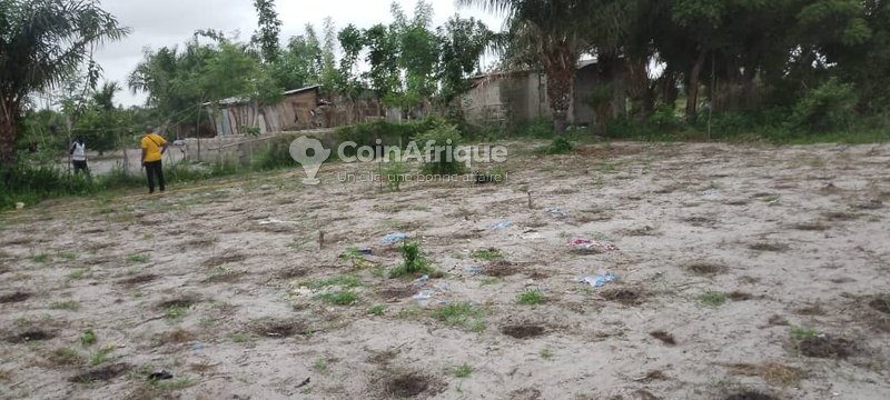 Terrain 400 m²