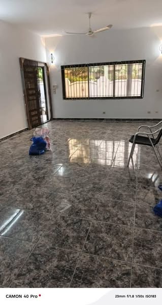 Maison Personnelle 6 Chambres, Salon, Sanitaire, Garage