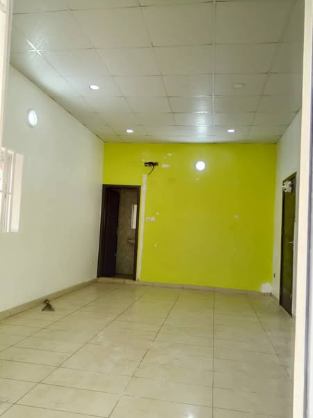 Boutique Sanitaire Staffée à Louer