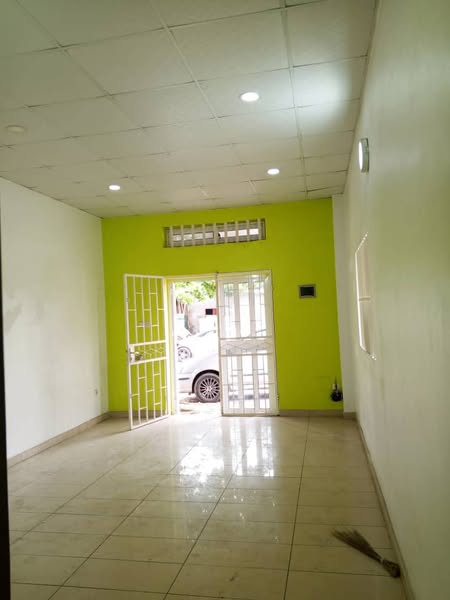 Boutique Sanitaire Staffée à Louer