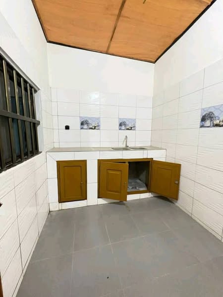 Entrée Personnelle avec Garage et Chambres Équipées