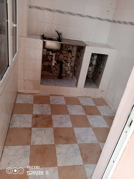 2 Chambres Salon Staffé à Louer