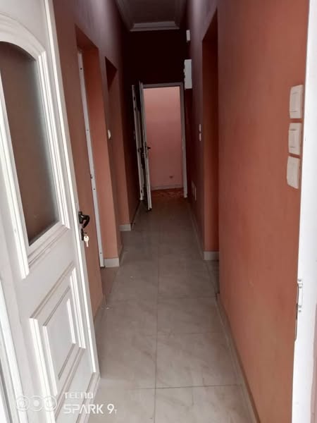 2 Chambres Salon Staffé à Louer