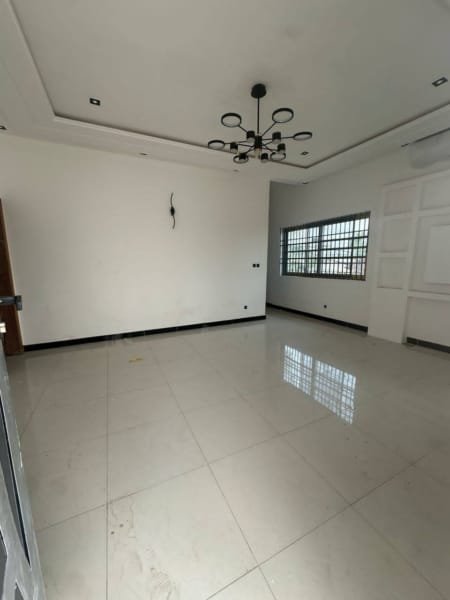 Appartement Neuf Climatisé de 2 Chambres Salon à Louer