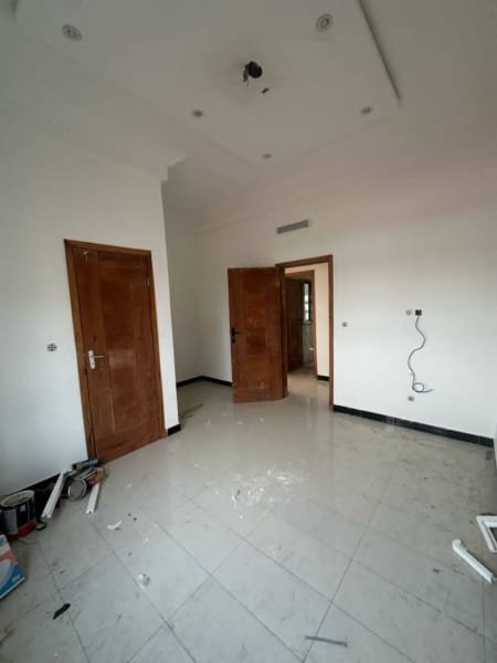 Appartement Neuf Climatisé de 2 Chambres Salon à Louer
