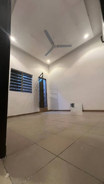 Appartement Moderne avec Sanitaire et Cuisine Séparée