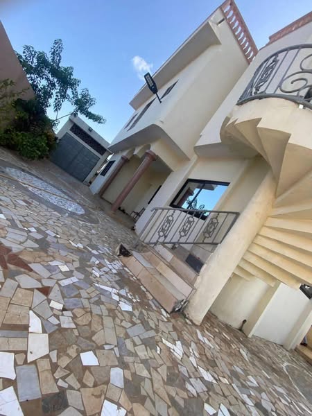 Villa Personnelle Avec 4 Chambres Vastes