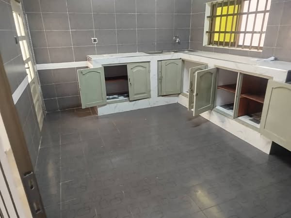 Bureau ou Habitation 3 Chambres Salon Sanitaire
