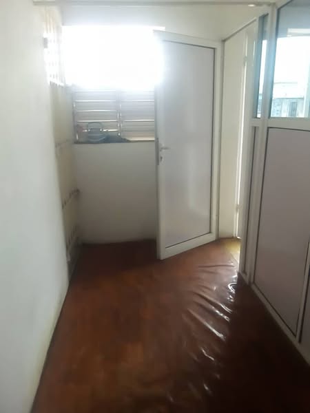 Bureau où Boutique Daller Avec Sanitaire