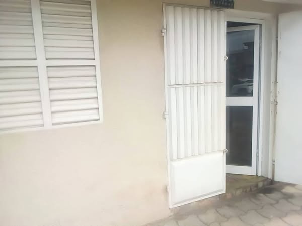 Bureau où Boutique Daller Avec Sanitaire