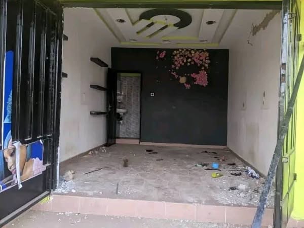 Boutique Sanitaire avec Terrasse