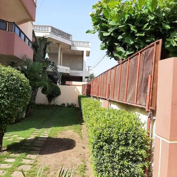 Villa de 10 pièces avec 8 chambres et 2 salons