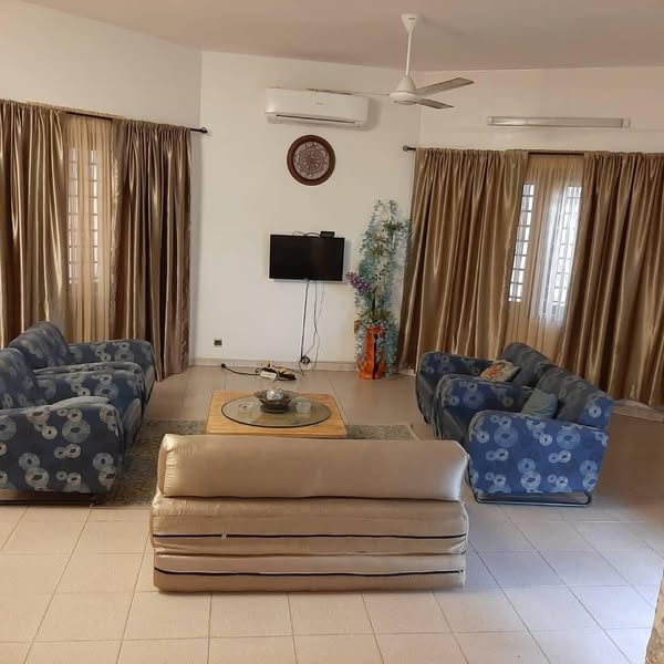 Villa de 10 pièces avec 8 chambres et 2 salons