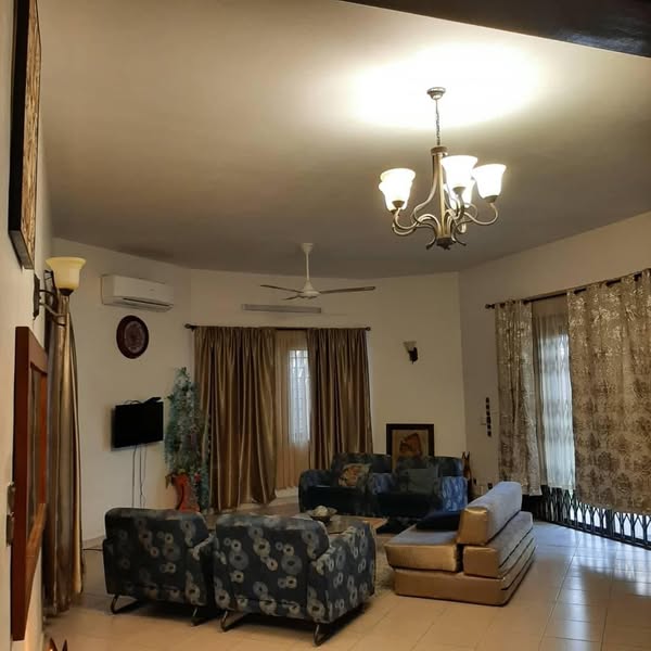 Villa de 10 pièces avec 8 chambres et 2 salons