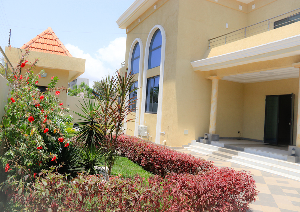 Villa à louer avec piscine et jardin