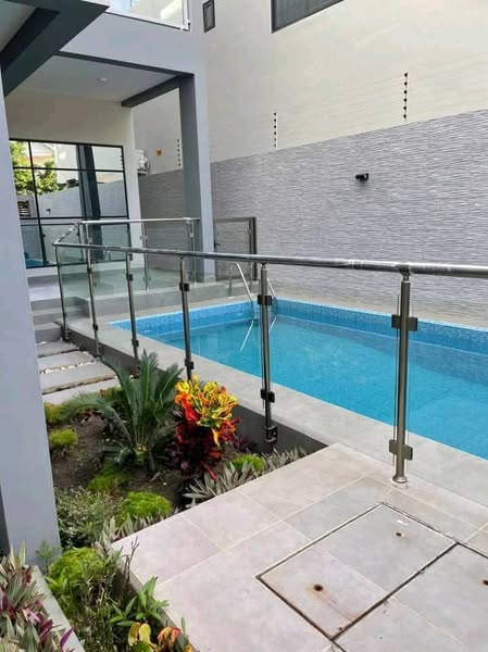 Sublime Villa Triplex (R+2) de Cinq Chambres & Trois Salons