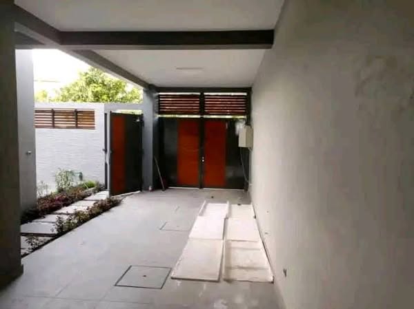 Sublime Villa Triplex (R+2) de Cinq Chambres & Trois Salons