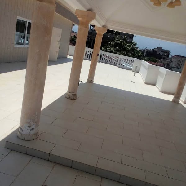 Belle Villa R+1 Haut Standing de 5 Chambres
