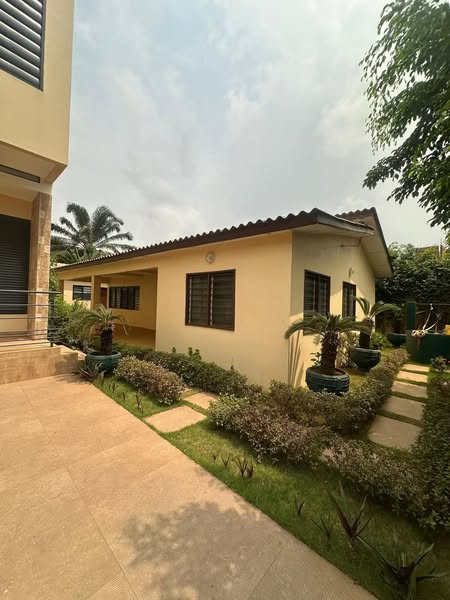 Villa Moderne à Louer avec 6 Chambres