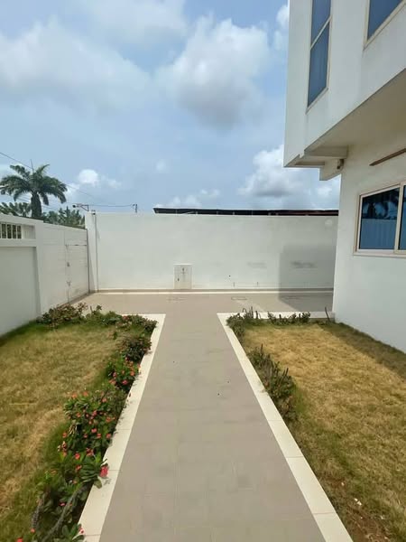 Belle Villa Triplex Idéale pour Famille ou Entreprise