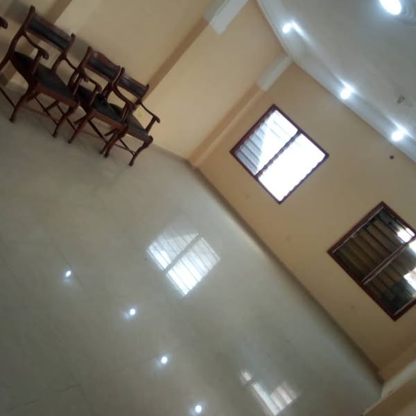 Bureau RDC, 5 Pièces, 4 Toilettes