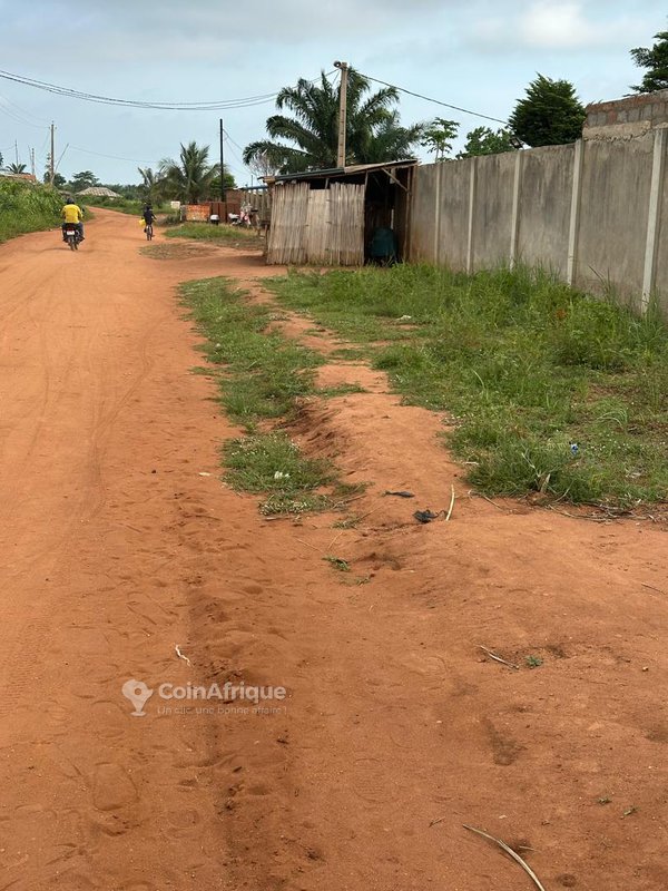 Terrain 400 m²