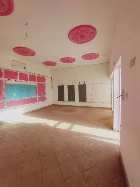 Boutique Sanitaire Dallée à Louer