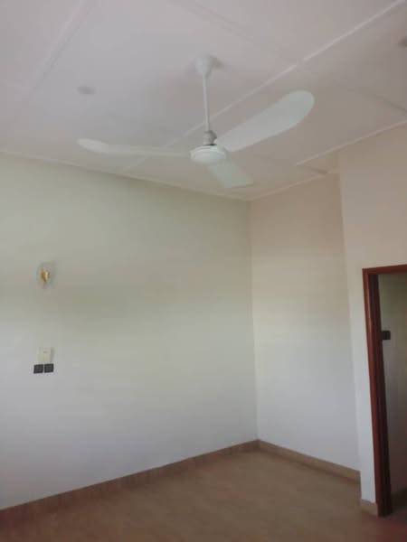 Appartement Propre de 3 Pièces avec Douches et Cuisine