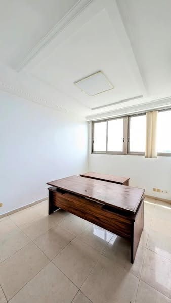 Bureau Spacieux à Louer avec Salle de Réunion