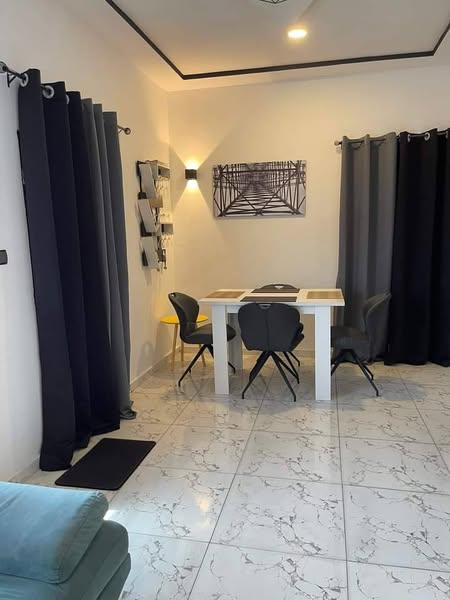 Appartement De 2 Chambres Salon Entièrement Équipé