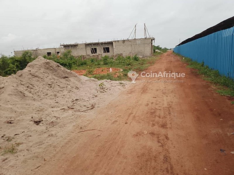 Terrains 350 m²