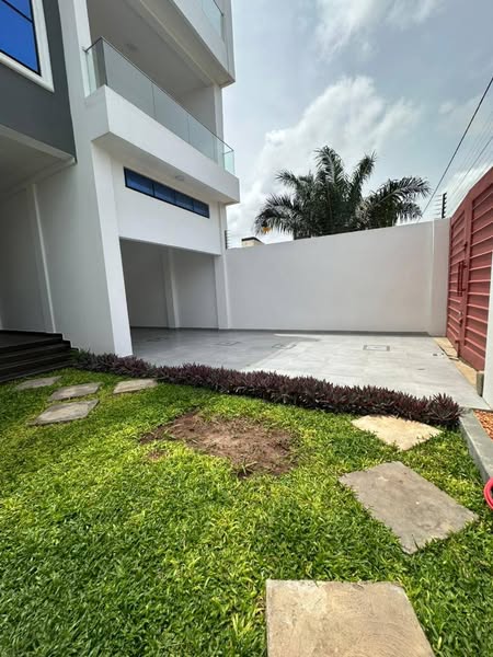 Belle Villa Duplex Moderne Avec Jardin Et Piscine