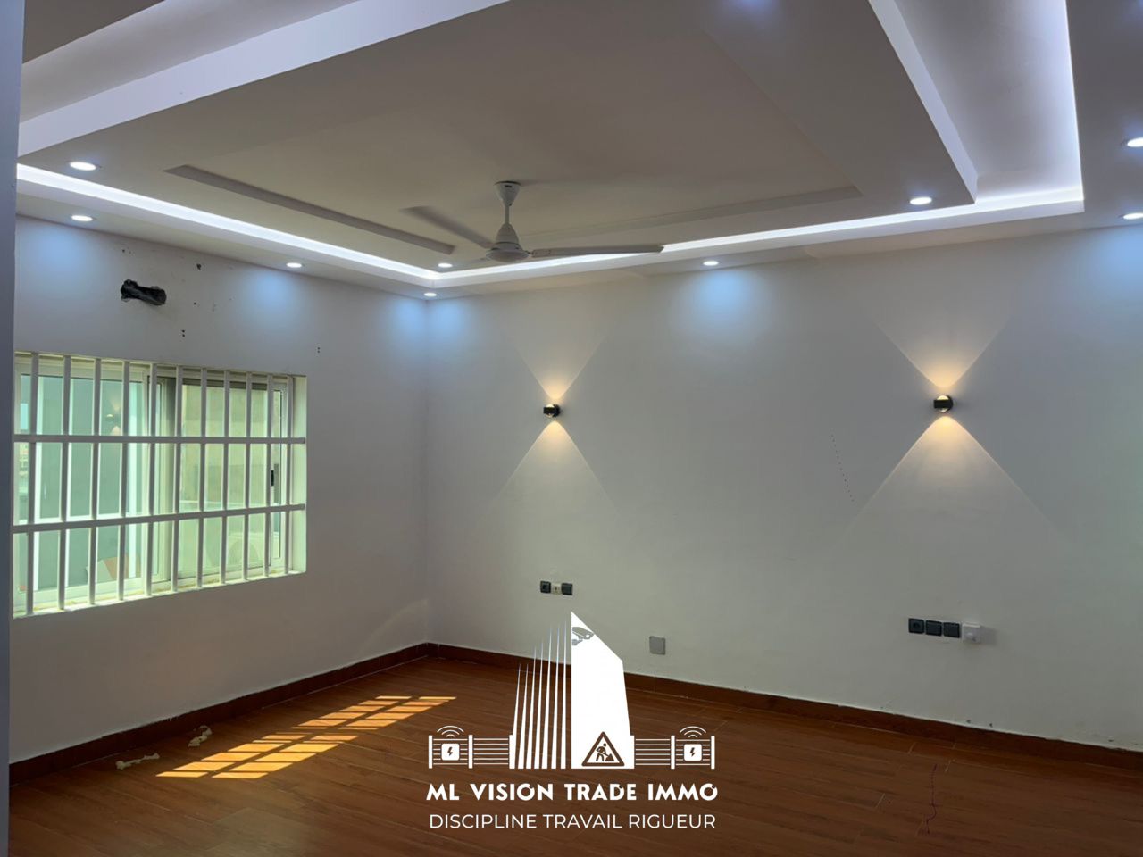02 chambres salon très vaste au 1er 2ème et 3ème étage 