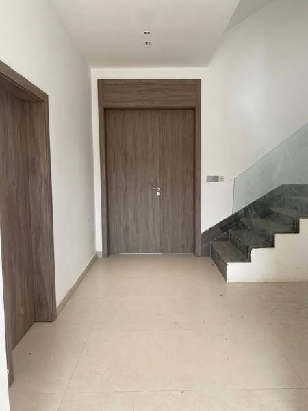 Villa de Luxe de 4 Chambres Salon avec Piscine